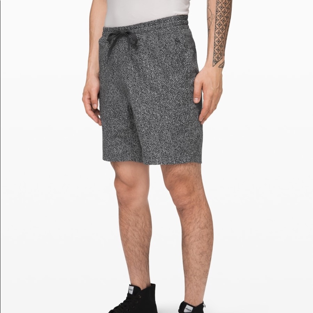 Lululemon Mens BOWLINE SHORT *8" SZ M